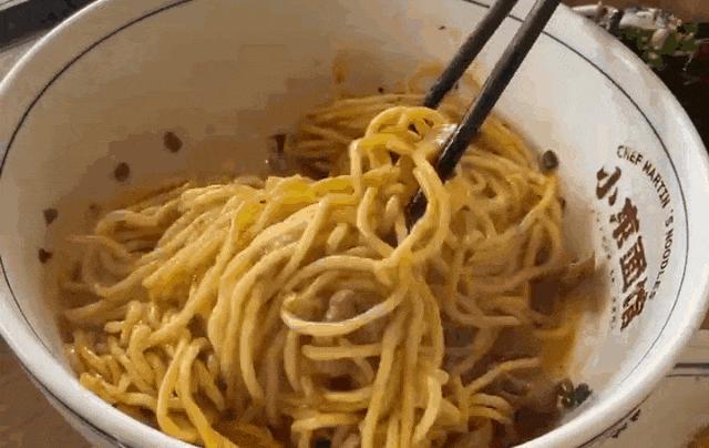 DƬ